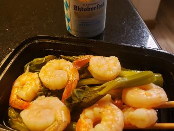 Gal lan ha
Chinese Food broccoli and shrimp 😋