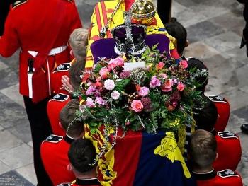 Queen's funeral flowers 