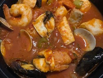 Cioppino with trimmed crab claws 