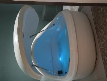 Float therapy/sensory deprivation pod 