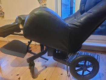 Tilted wheeled armchair