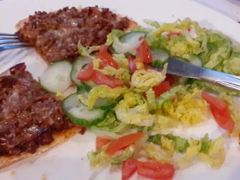 Beef chilli tortilla with salad. 