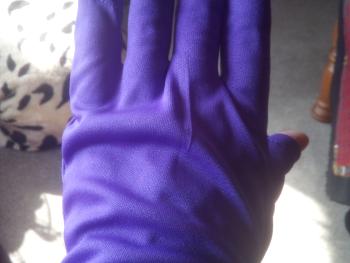 Fingerless UV gloves