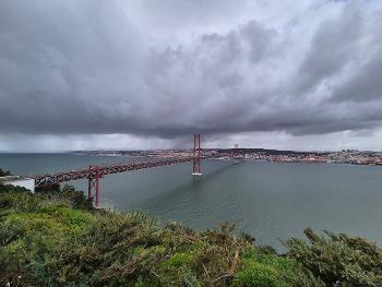 Stormy weather over the start and finish of the Lisbon HM course