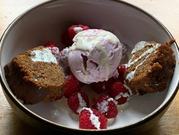 Ginger cake with raspberry ice cream