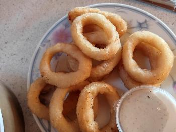 Onion rings I picked up from my friends restaurant this morning and popped in microwave 